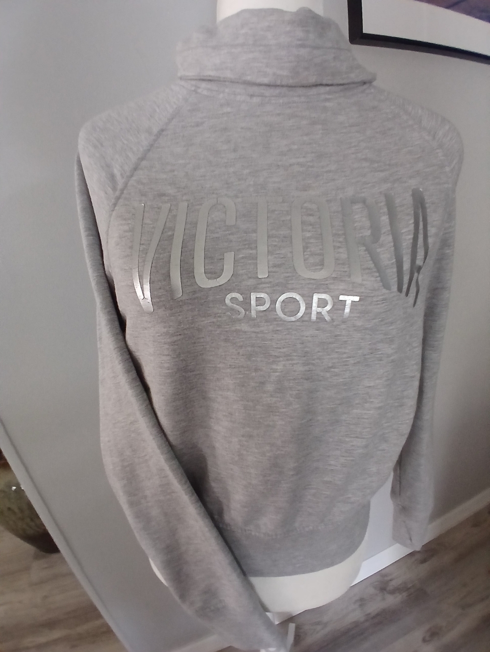 Victoria Sport Gray Pullover Sweatshirt Sz M